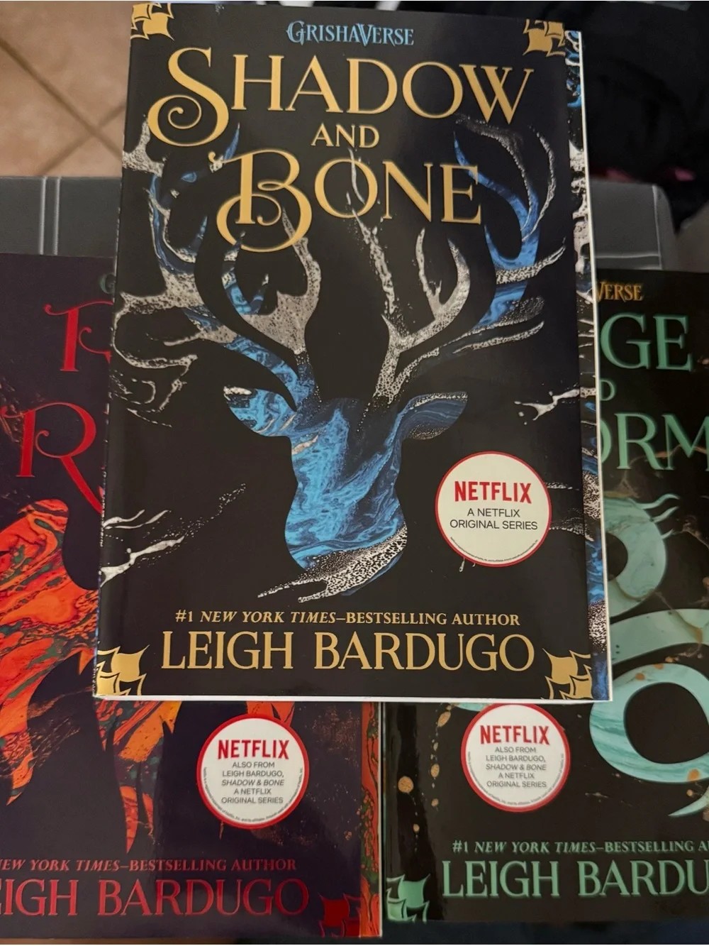 Shadow and Bone by Leigh Bardugo - Black & Blue Cover